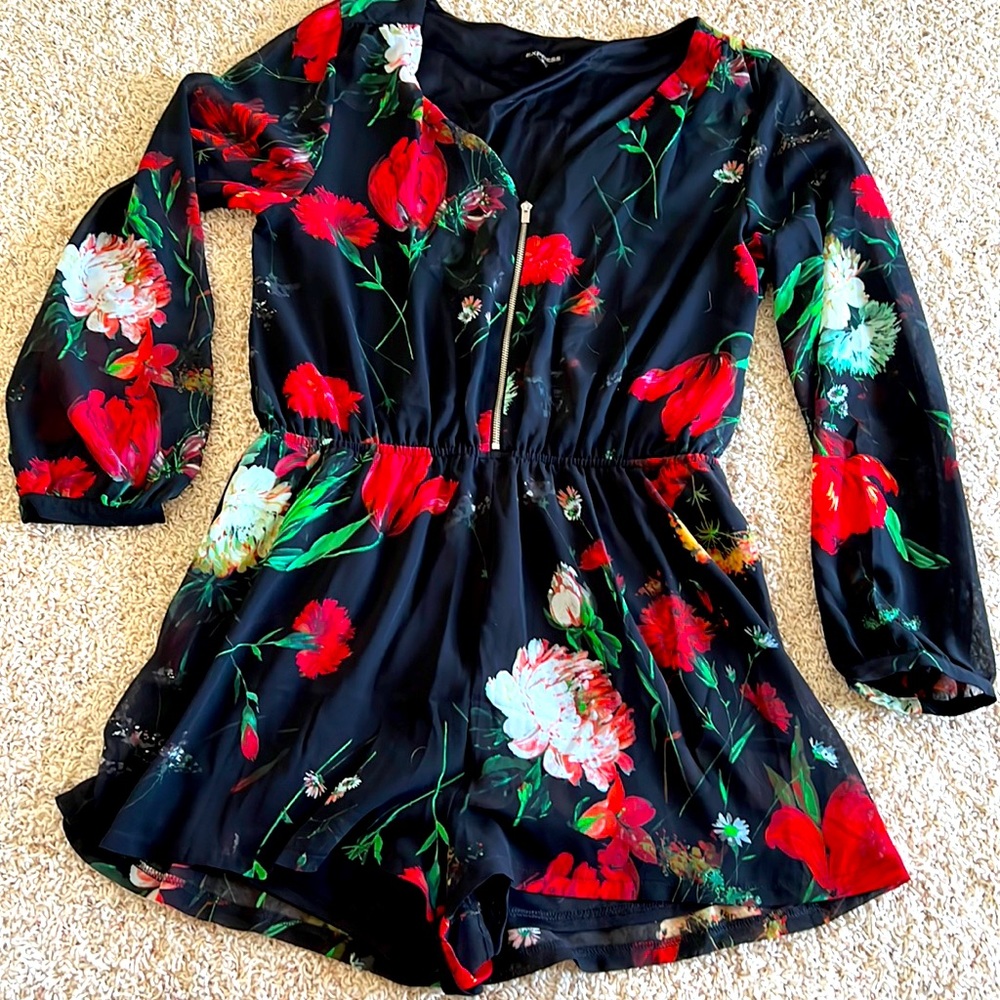 Express medium black/floral romper